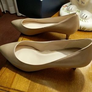 NWOT Cole Haan Kitten Heels in bone